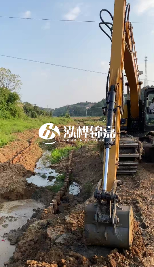 青島河道清淤專業(yè)施工-水挖機(jī)清淤適合哪些河道狀況？